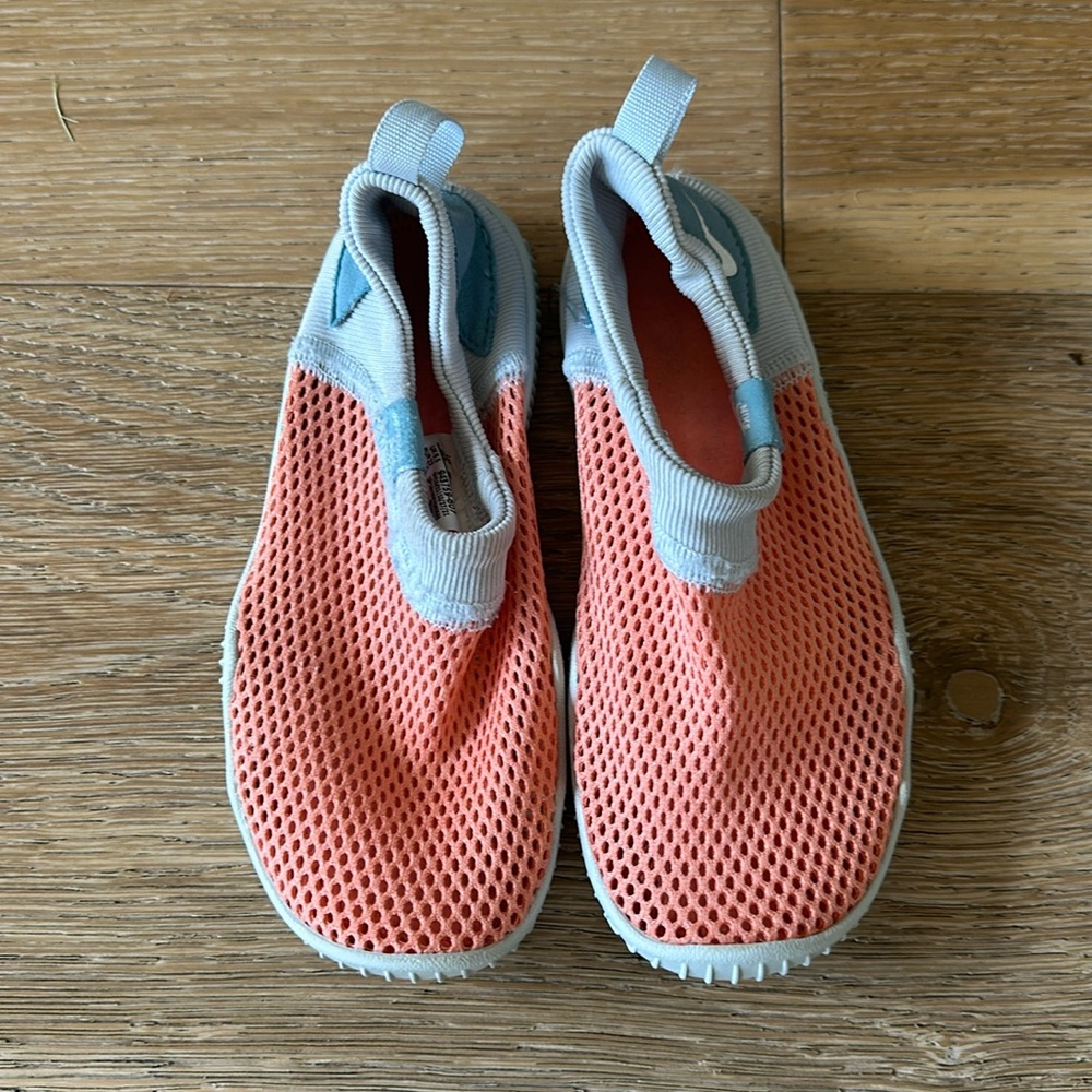 ***ALMOST NEW*** Nike water shoes